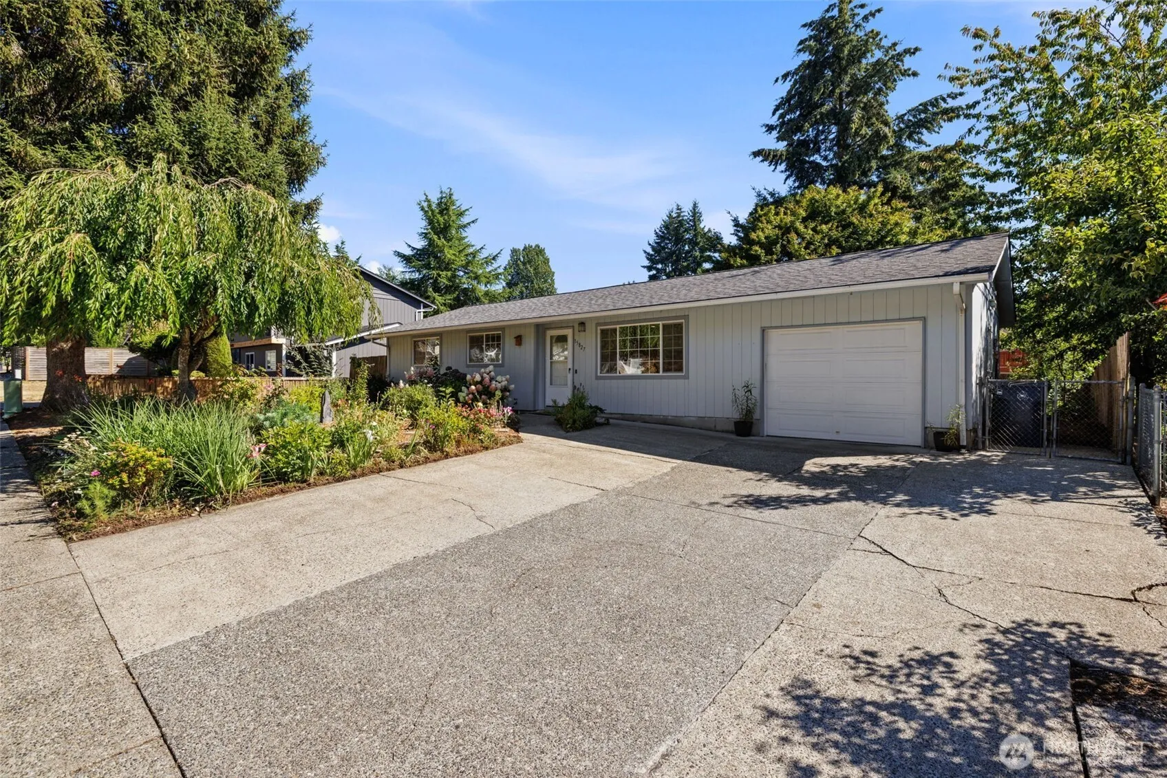Property photo for 15827 Ne 110th Street, Redmond photo 2