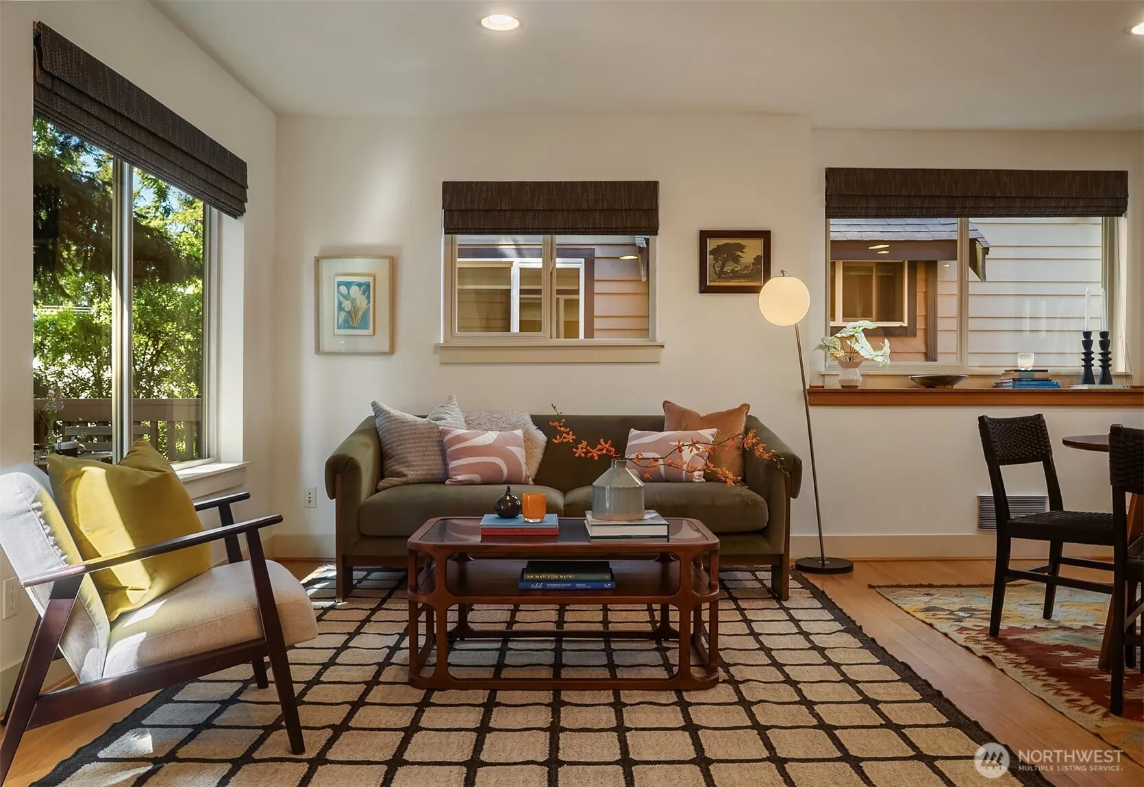 Property photo for 9613 Roosevelt Way Ne #b, Seattle photo 2
