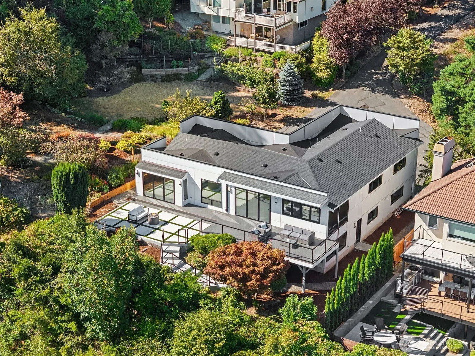 Property photo for 8340 Avalon Drive, Mercer Island photo 4