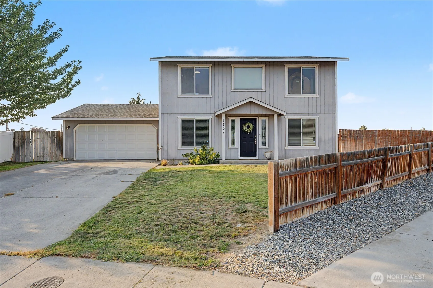 Property photo for 1737 W Mockingbird Street, Moses Lake