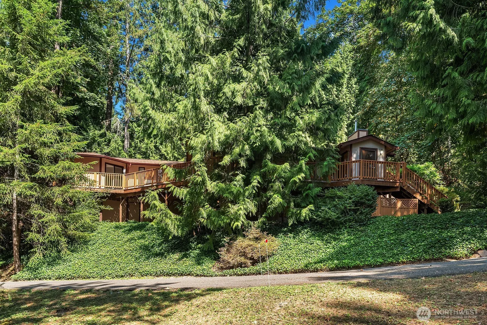 Property photo for 19510 Se May Valley Road, Issaquah photo 2