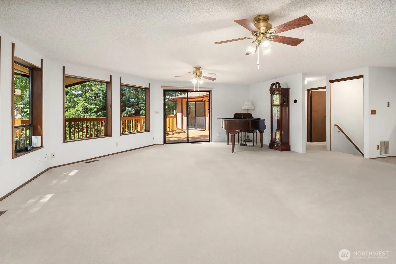 Property photo for 19510 Se May Valley Road, Issaquah photo 5