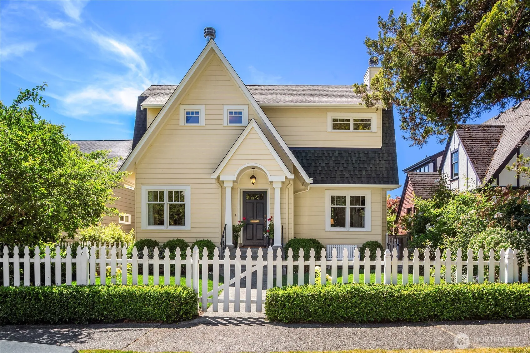 Property photo for 3819 44 Avenue Ne, Seattle photo 2