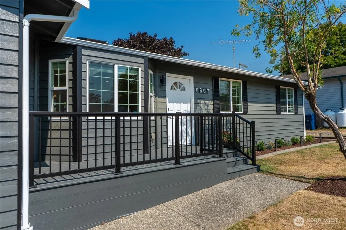 Property photo for 6607 69th Street Ne, Marysville photo 4