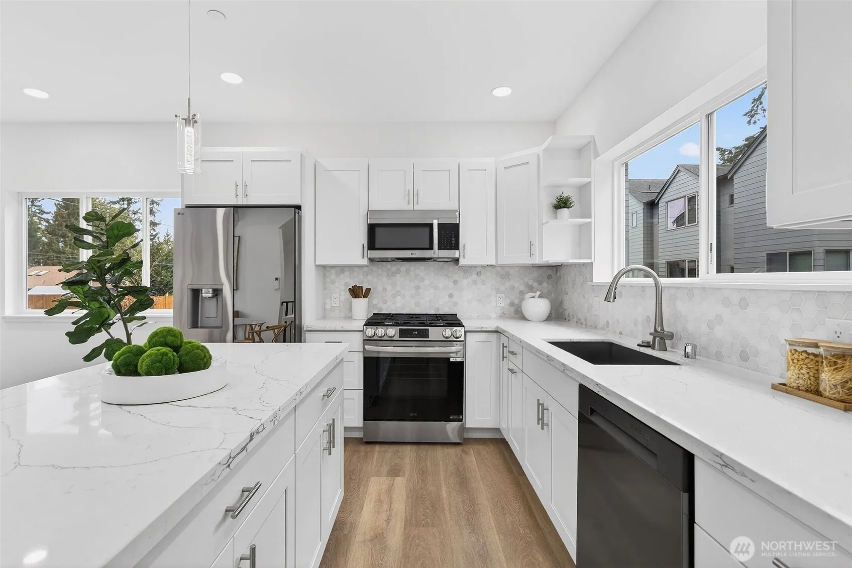 Property photo for 221 Ne 185th Street #b, Shoreline photo 4