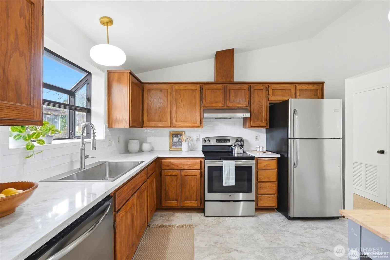 Property photo for 3519 Ne 95th Street, Seattle photo 2