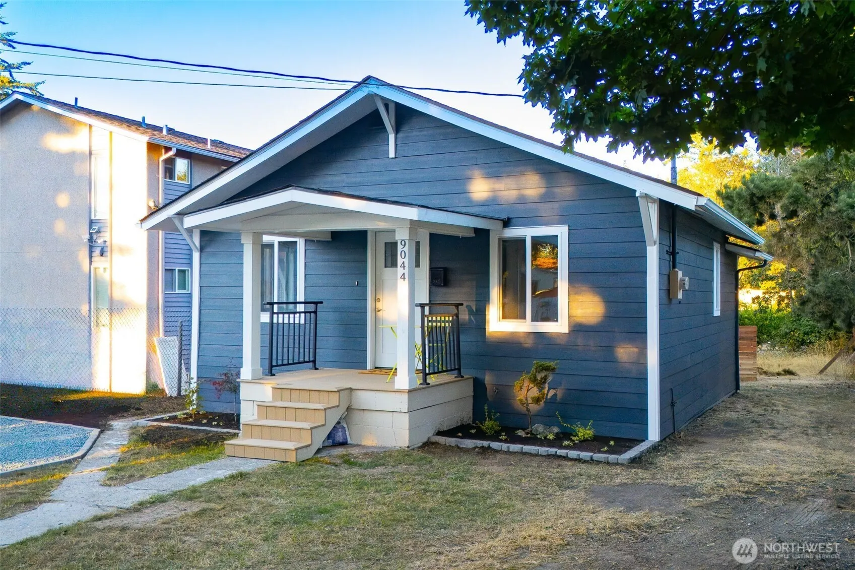 Property photo for 9044 9th Avenue Sw, Seattle photo 2
