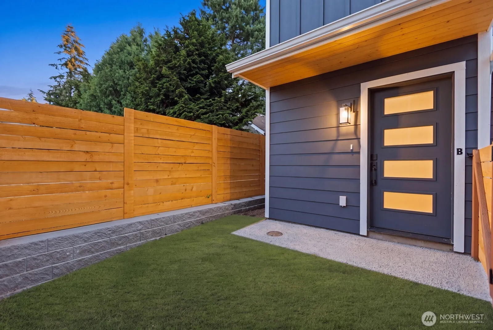 Property photo for 13321 3rd Avenue Ne #b, Seattle photo 2