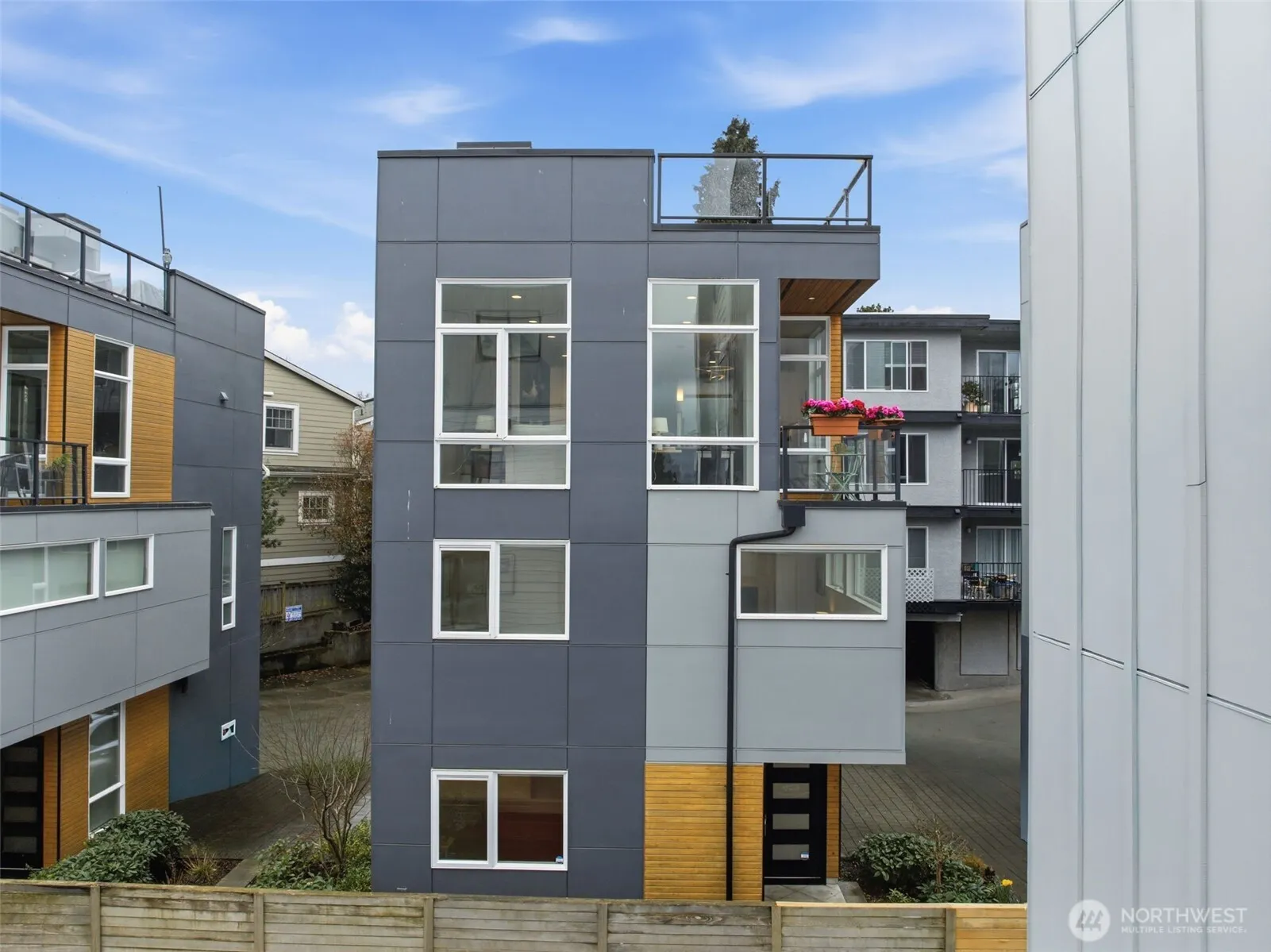 Property photo for 1926 Ferry Avenue Sw, Seattle photo 2