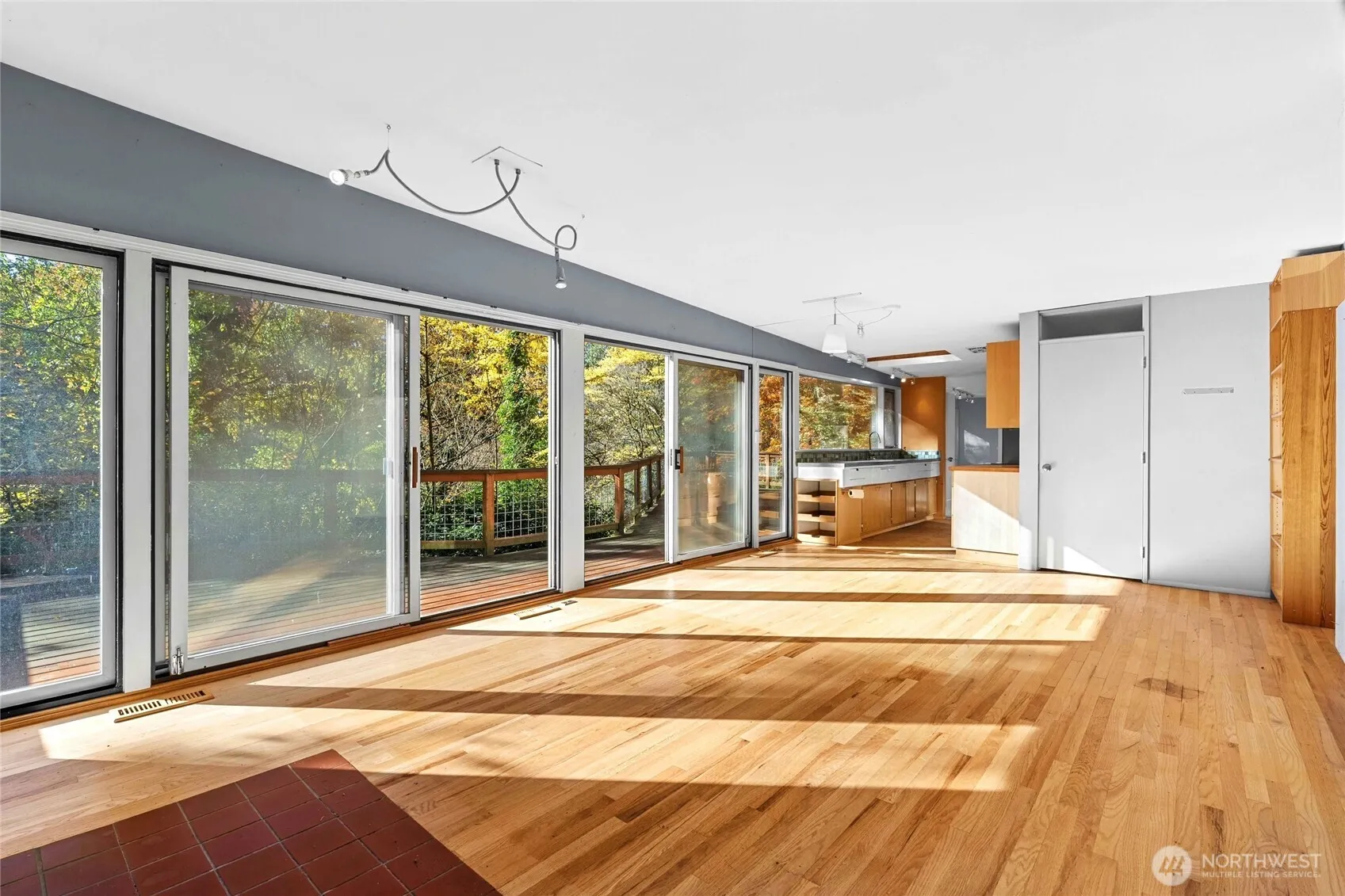 Property photo for 12117 Se 26th Street, Bellevue photo 4