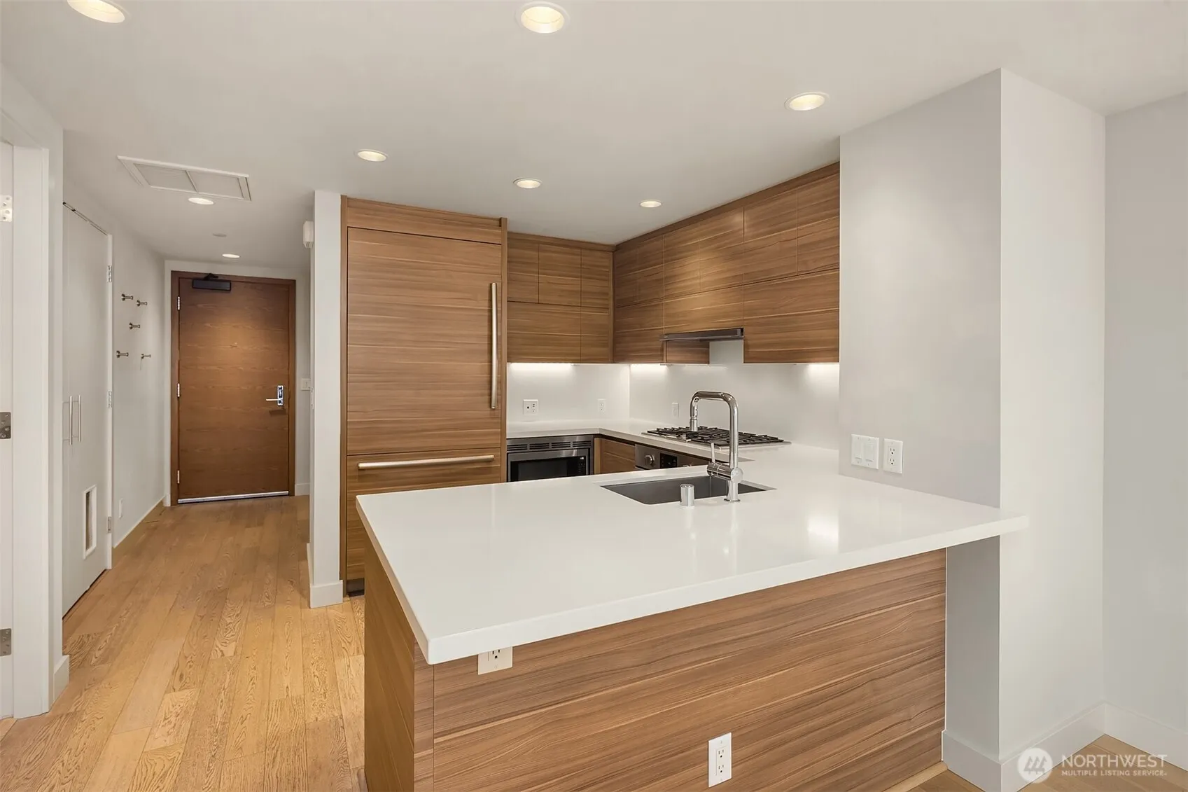 Property photo for 583 Battery St #2208n, Seattle photo 3
