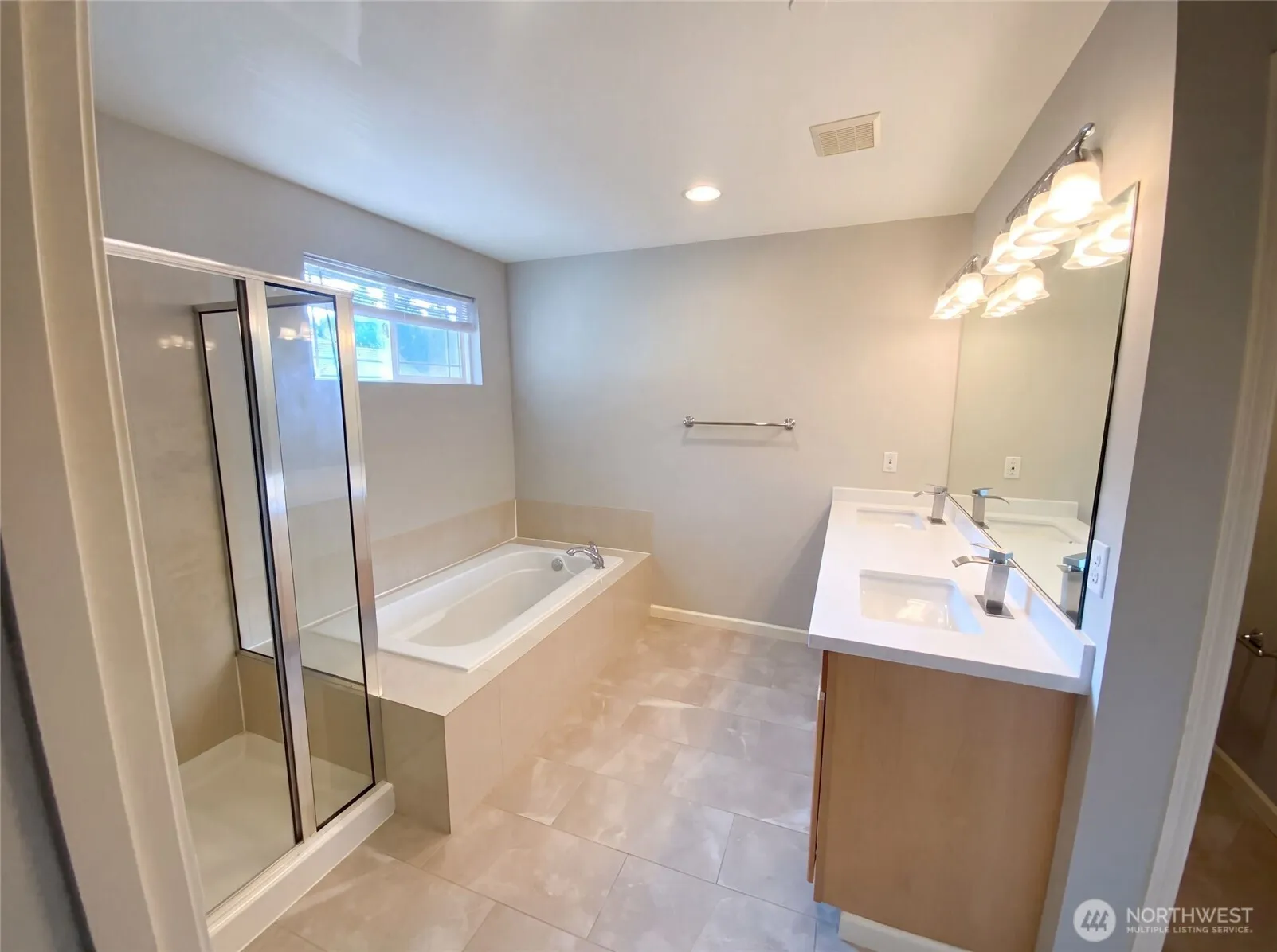 Property photo for 10769 221st Lane Ne, Redmond photo 5