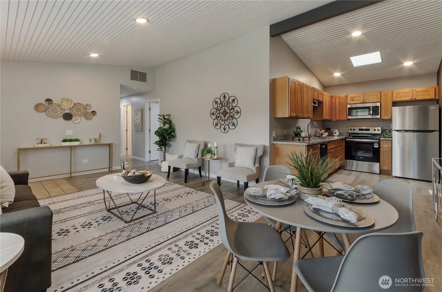 Property photo for 9711 Farwest Drive Sw, Lakewood photo 4