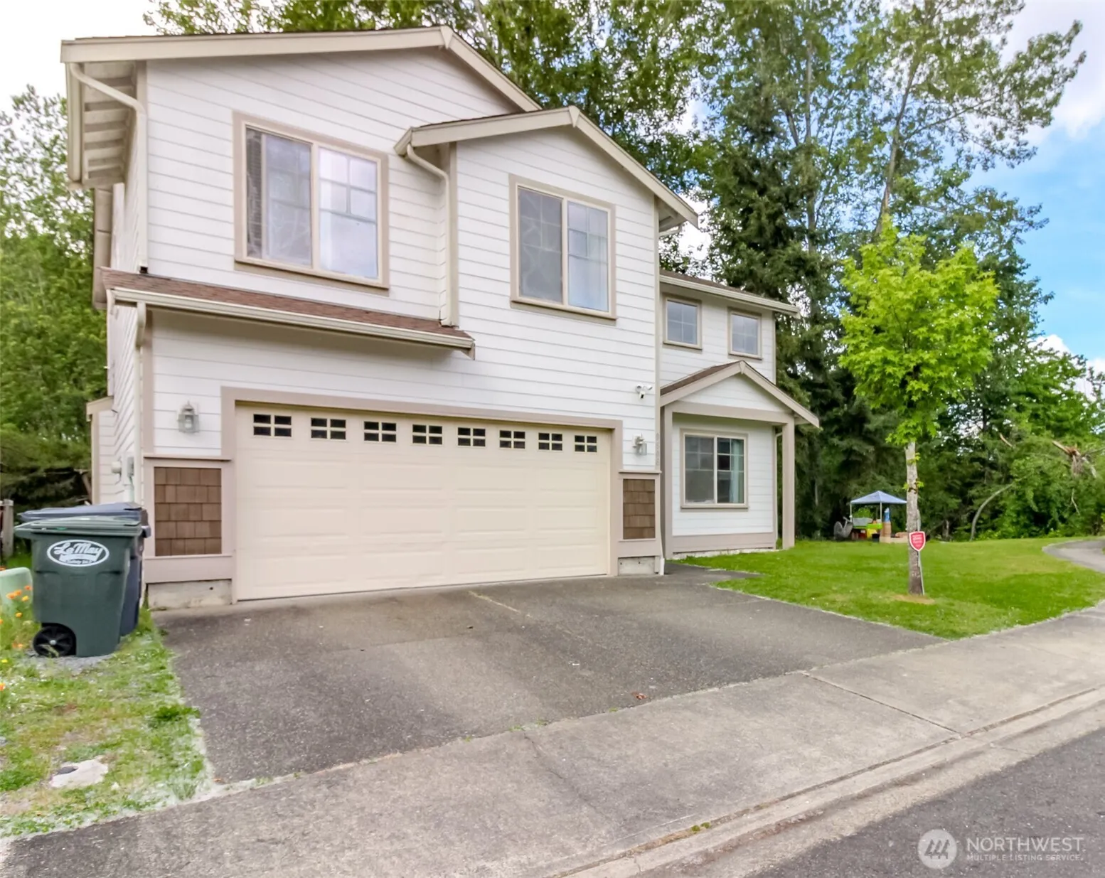 Property photo for 9506 10th Avenue E, Tacoma photo 2