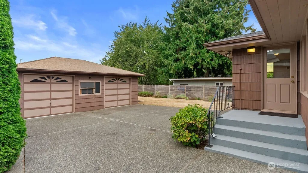 Property photo for 9533 14th Avenue Nw, Seattle photo 3