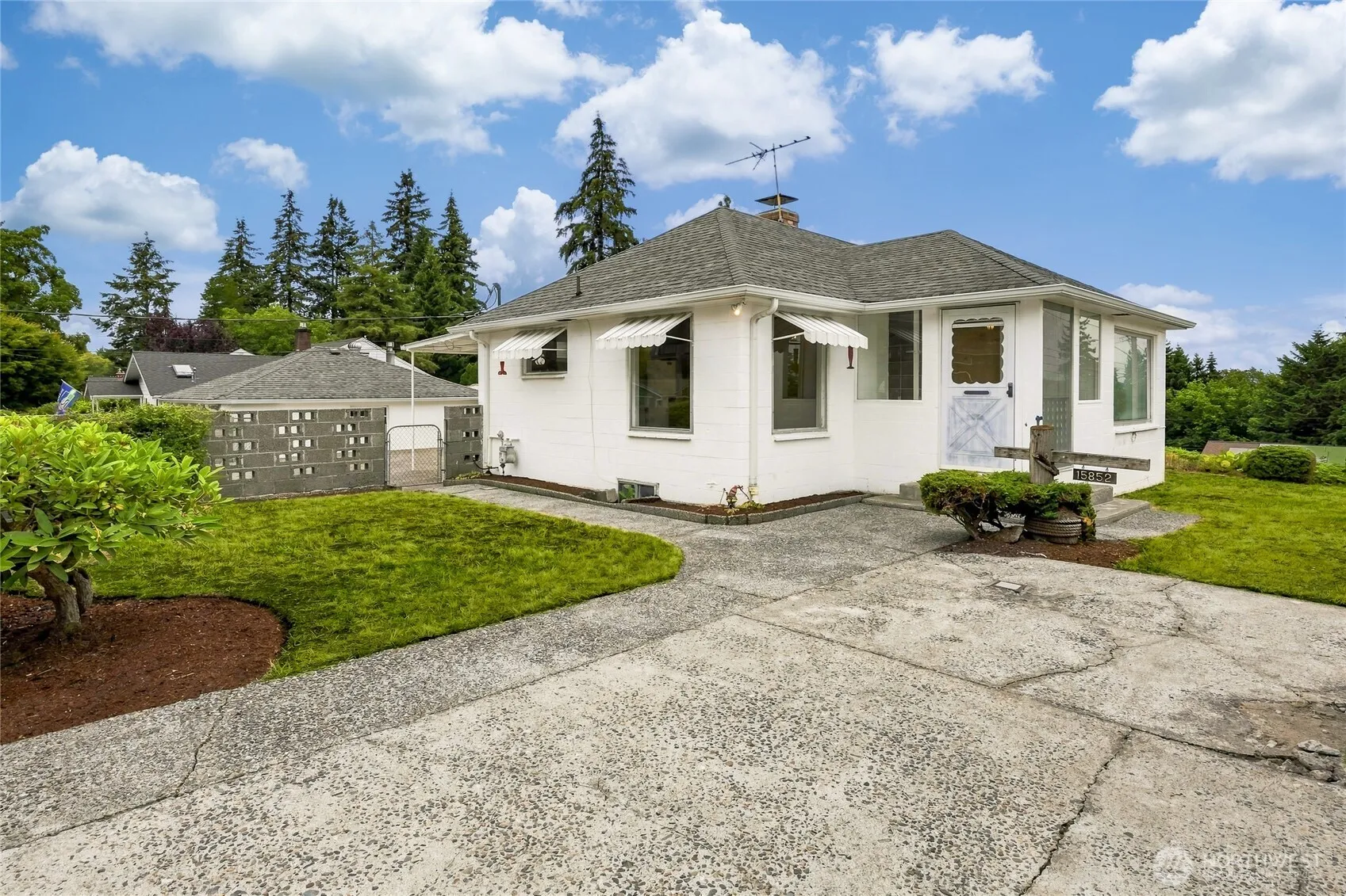 Property photo for 15852 7th Avenue Sw, Seattle photo 4