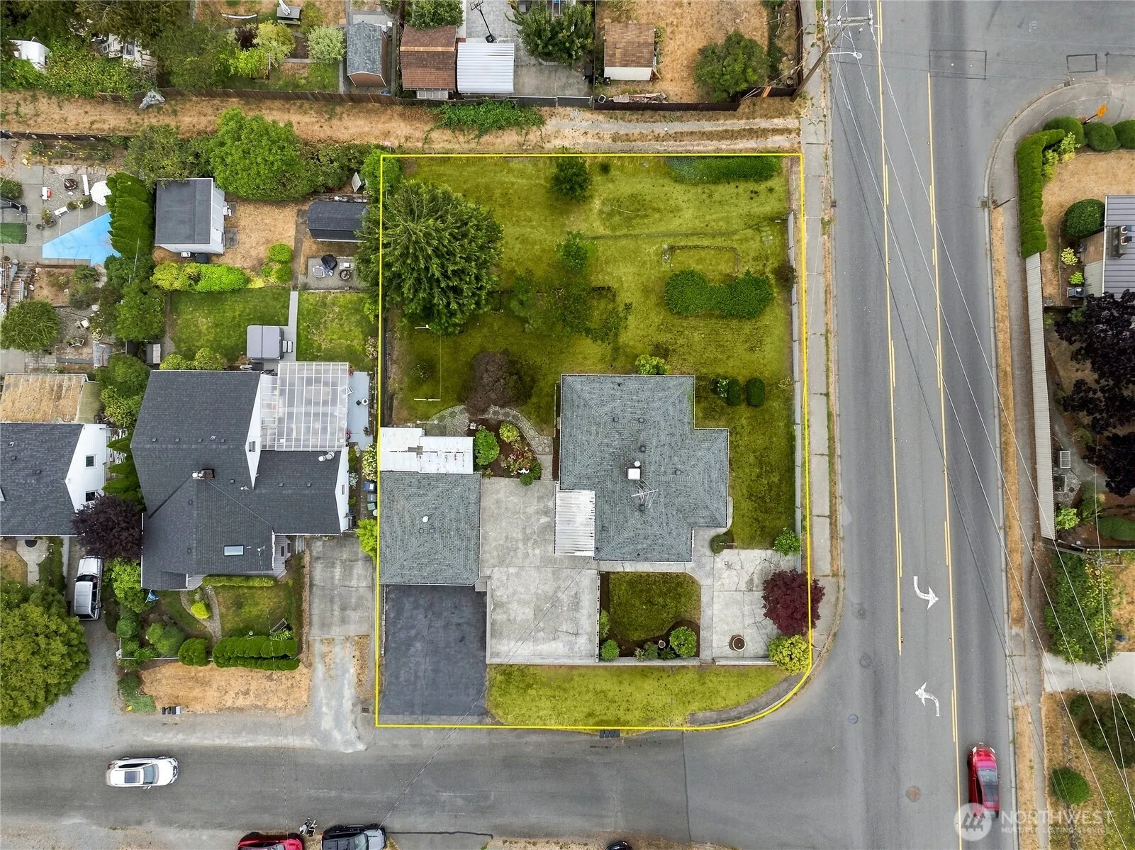 Property photo for 15852 7th Avenue Sw, Seattle photo 3