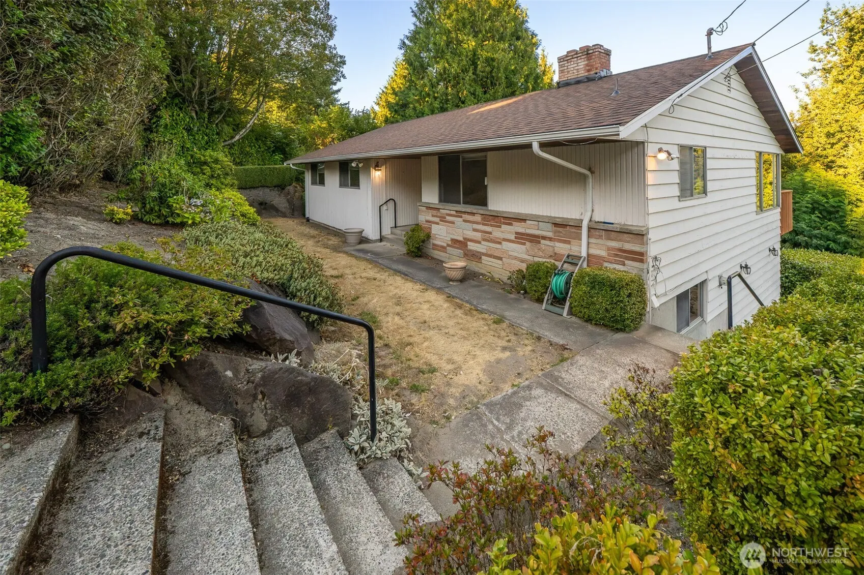 Property photo for 19526 53rd Avenue Ne, Lake Forest Park photo 2