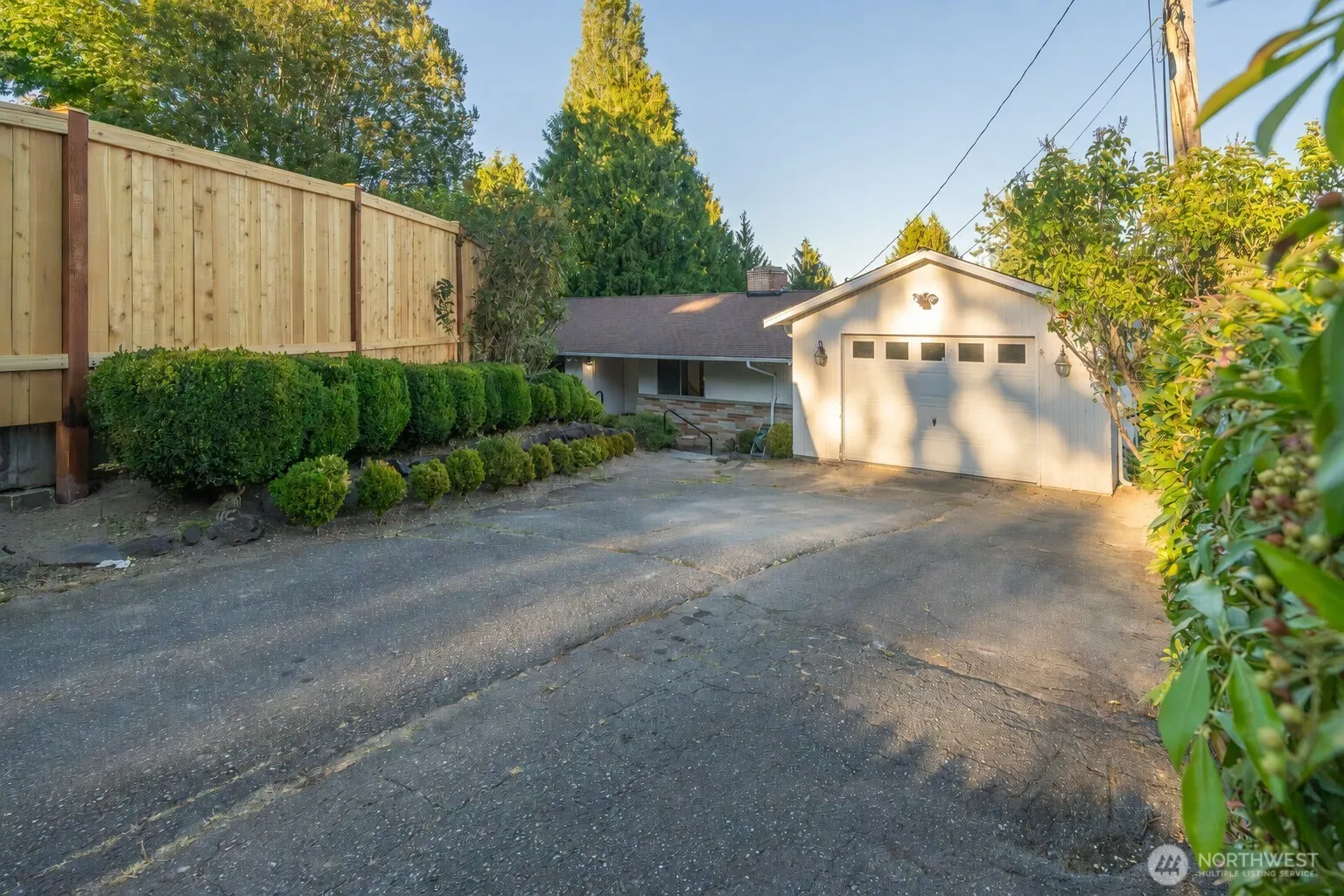 Property photo for 19526 53rd Avenue Ne, Lake Forest Park