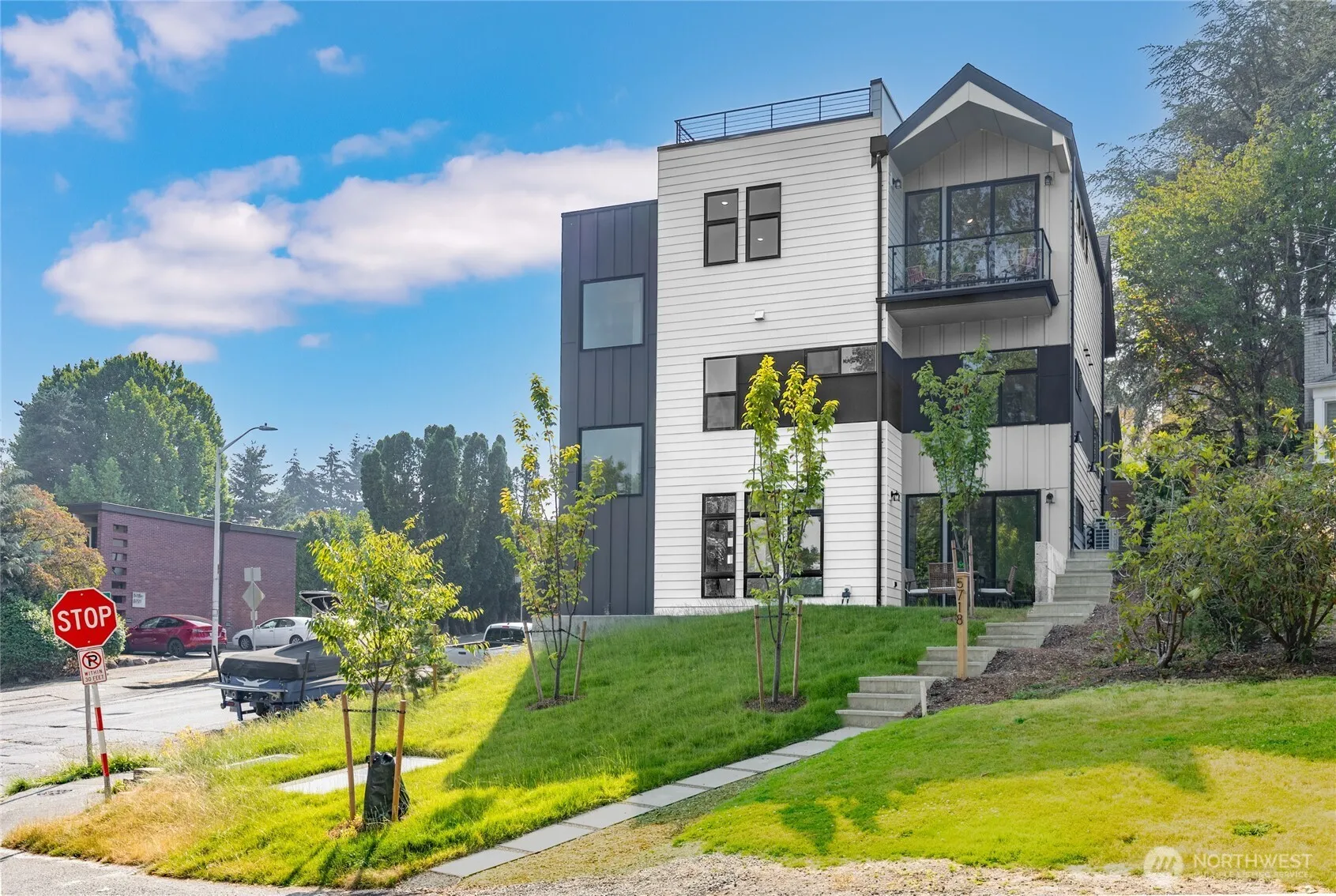 Property photo for 5718 Ne 65th Street, Seattle