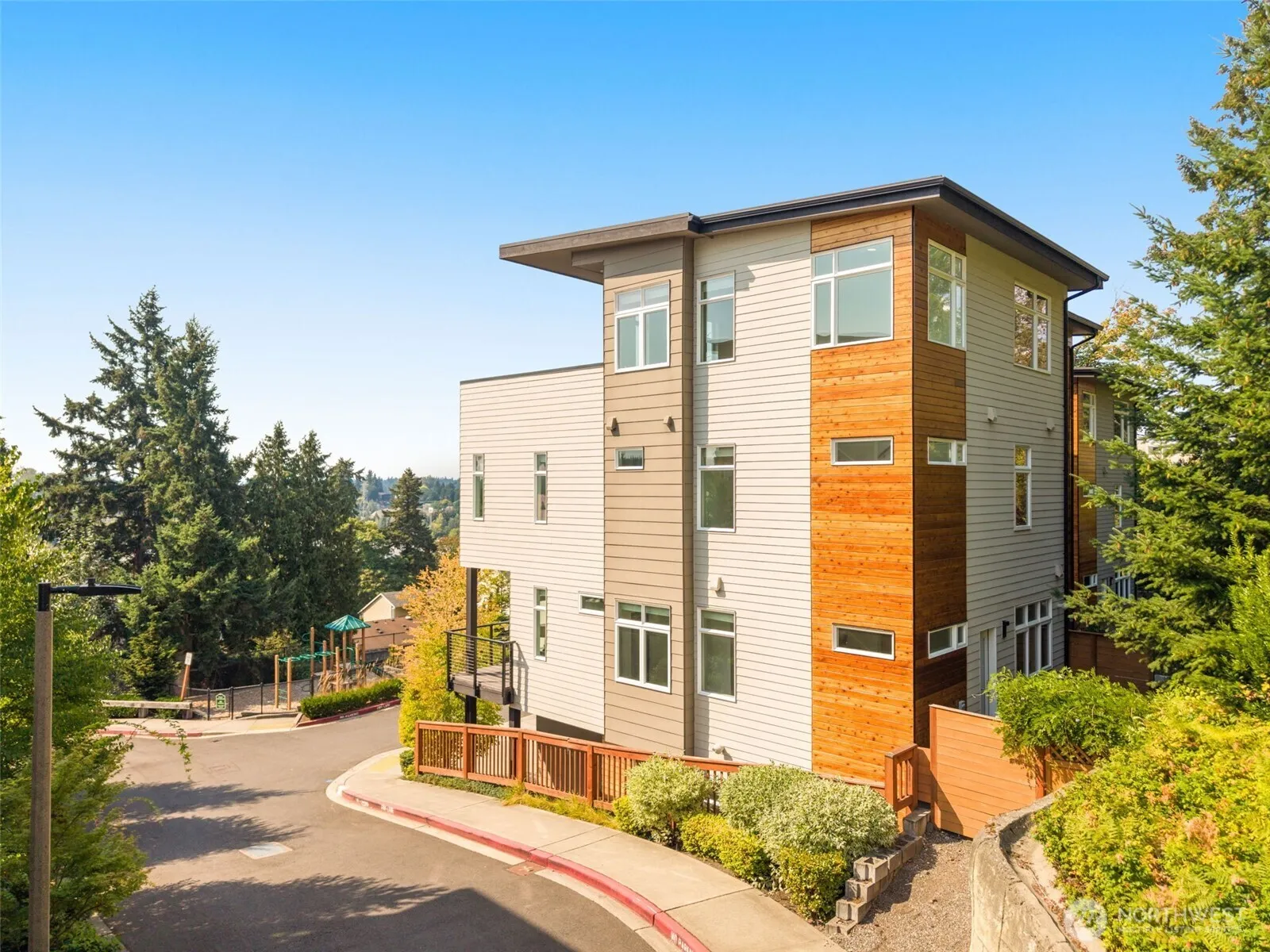 Property photo for 4018 129th Place Se #4, Bellevue photo 2