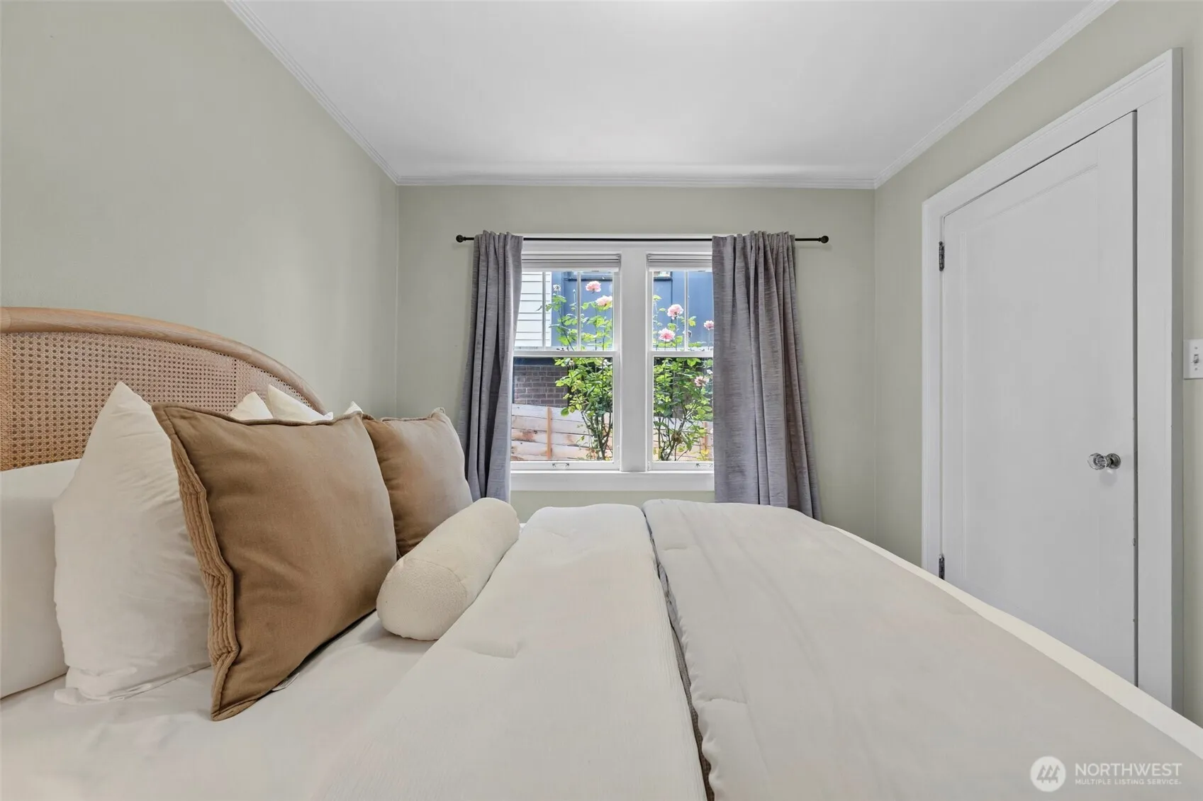 Property photo for 2634 Franklin Avenue E #202, Seattle photo 5