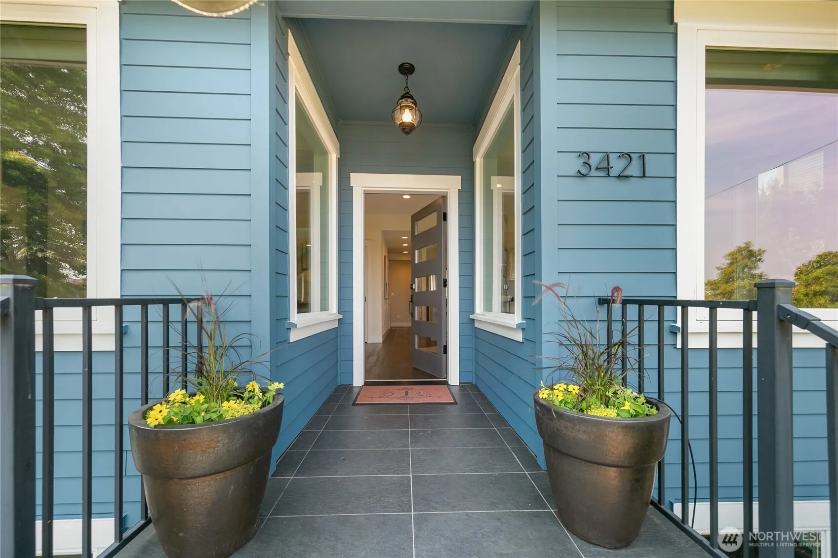 Property photo for 3421 10th Avenue W, Seattle photo 3