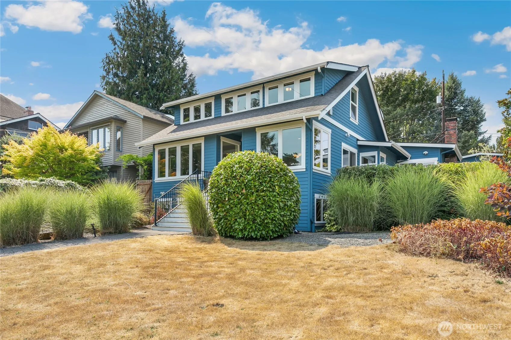 Property photo for 3421 10th Avenue W, Seattle photo 2