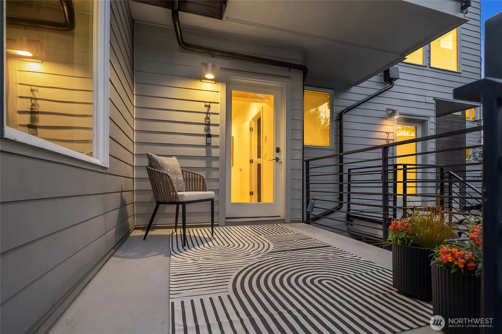 Property photo for 727 Belmont Avenue E, Seattle photo 4