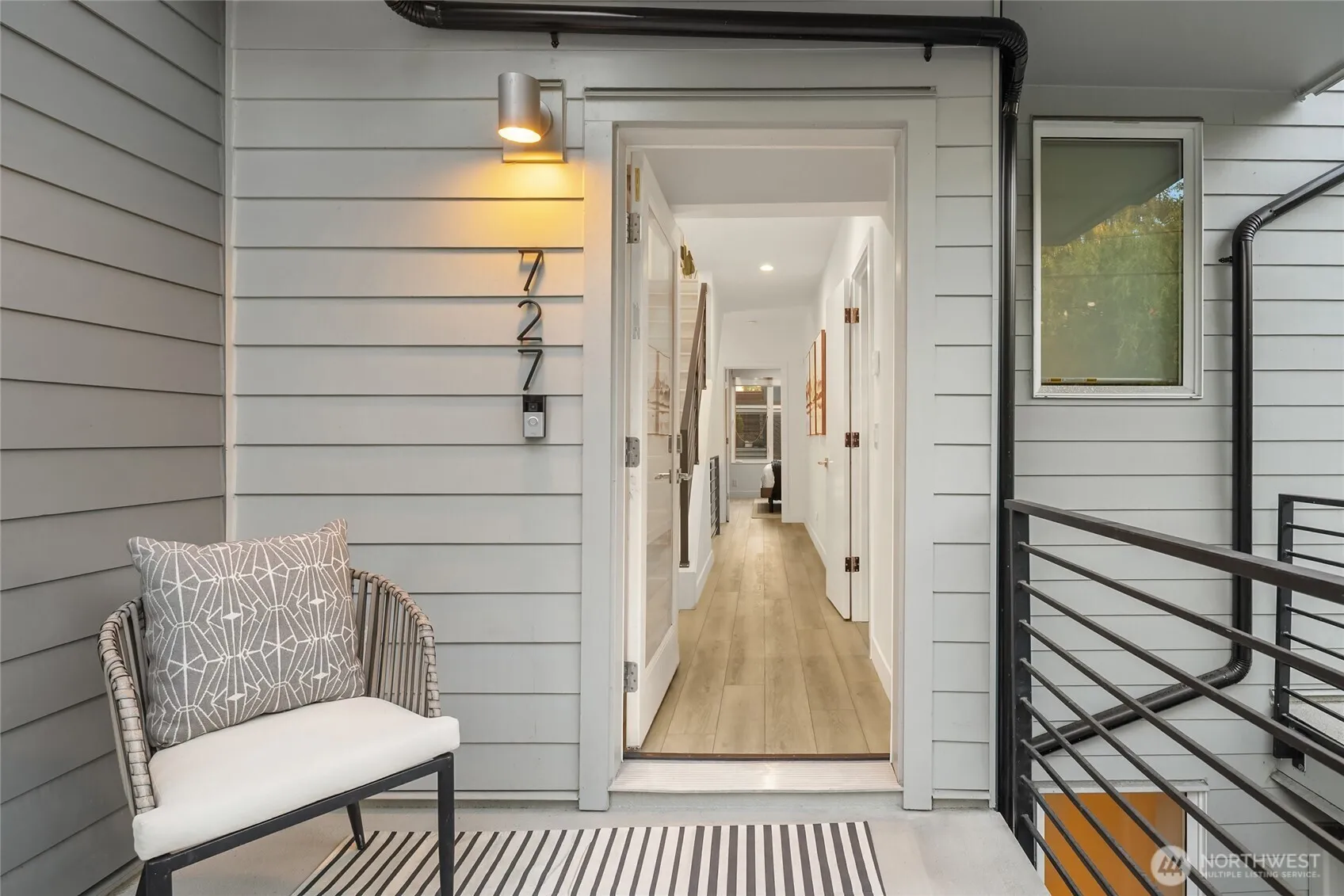 Property photo for 727 Belmont Avenue E, Seattle photo 5