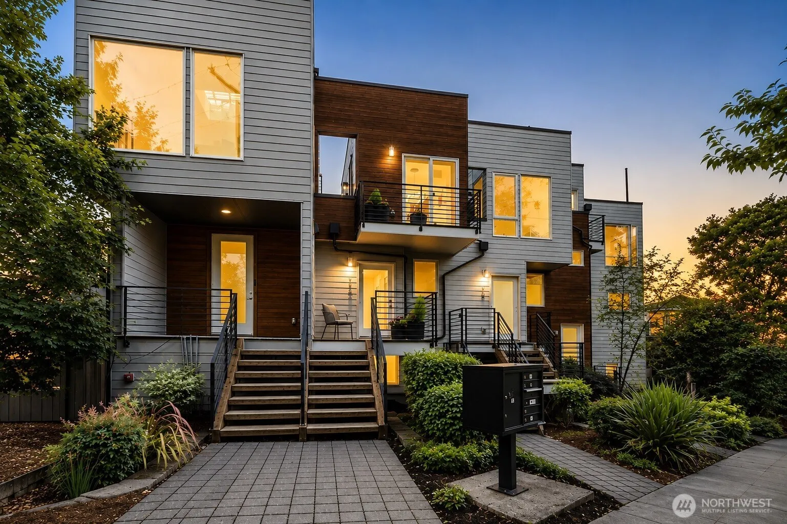 Property photo for 727 Belmont Avenue E, Seattle photo 3
