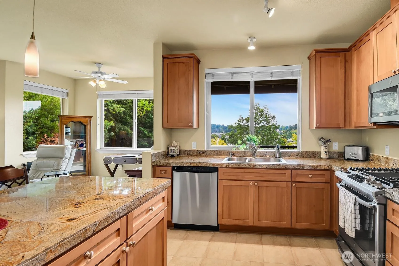 Property photo for 6800 132nd Place Se #e-401, Newcastle photo 5