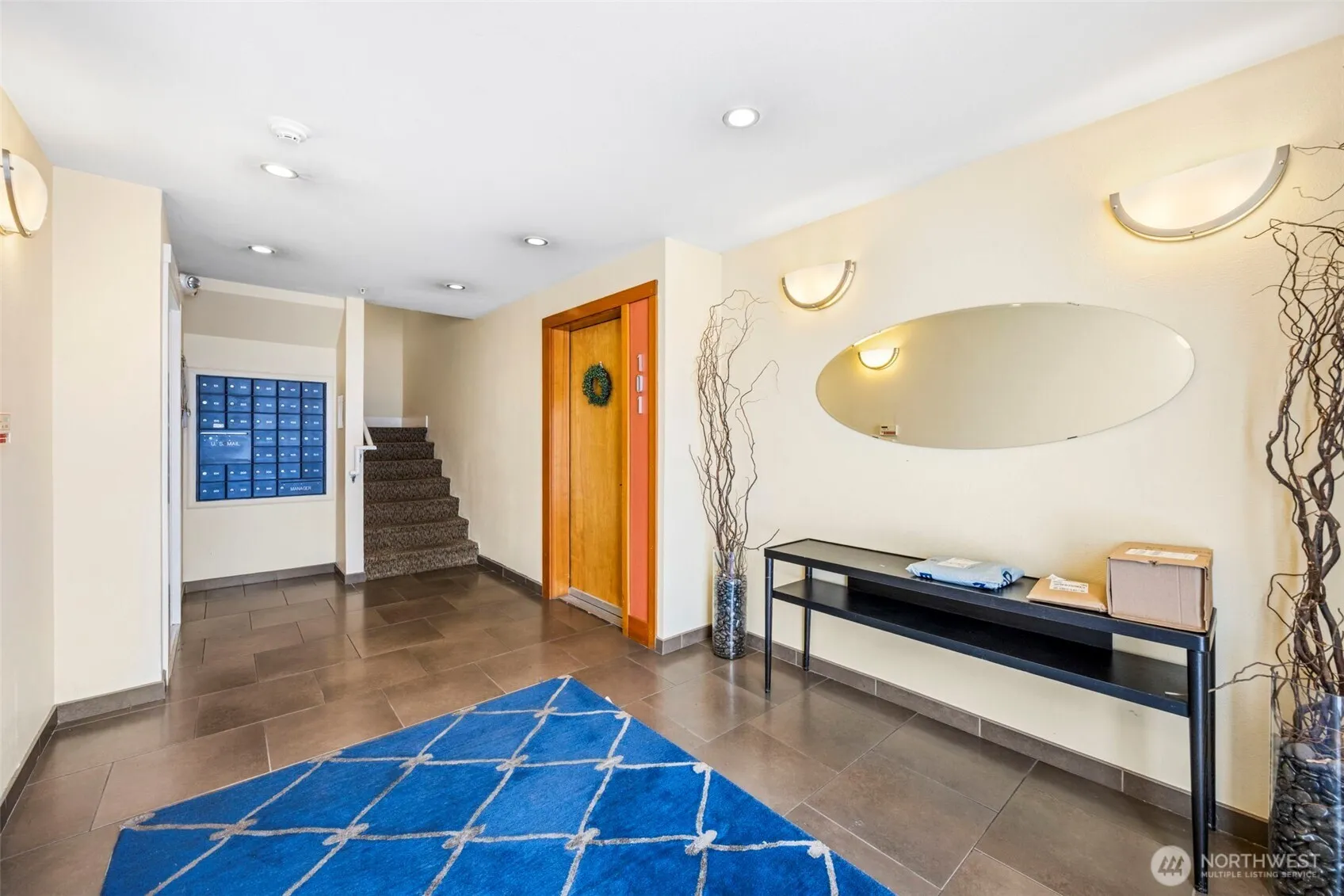 Property photo for 626 4th Avenue W #504, Seattle photo 2