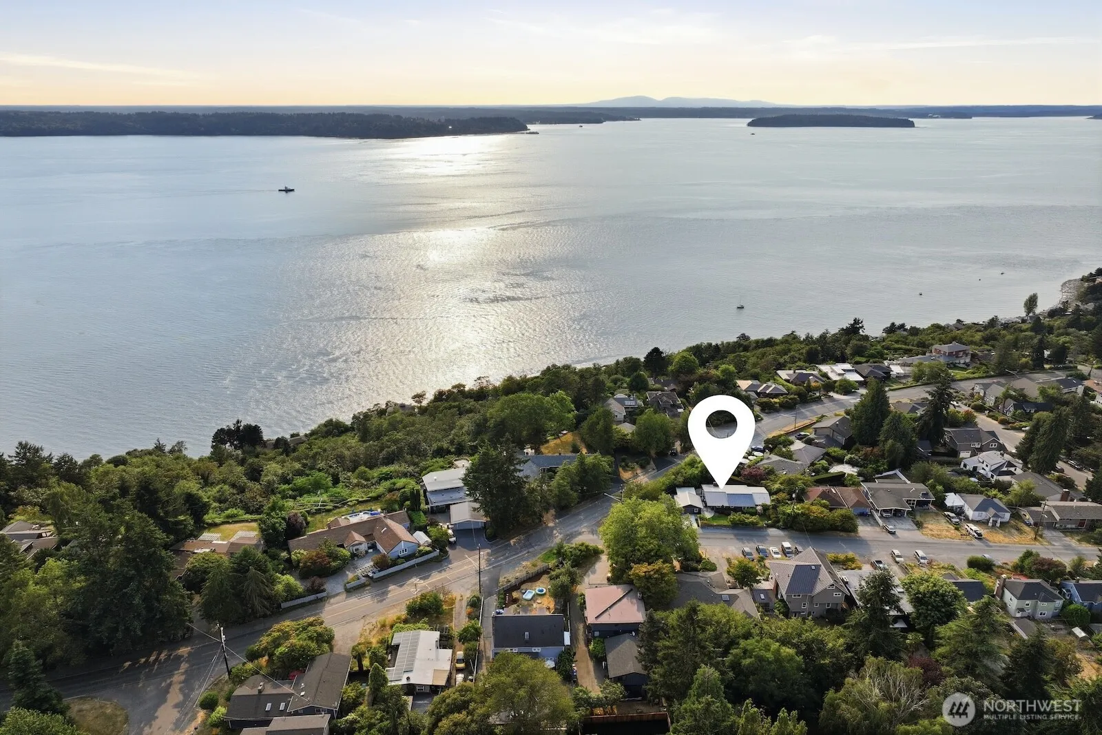 Property photo for 10233 44th Avenue Sw, Seattle photo 2