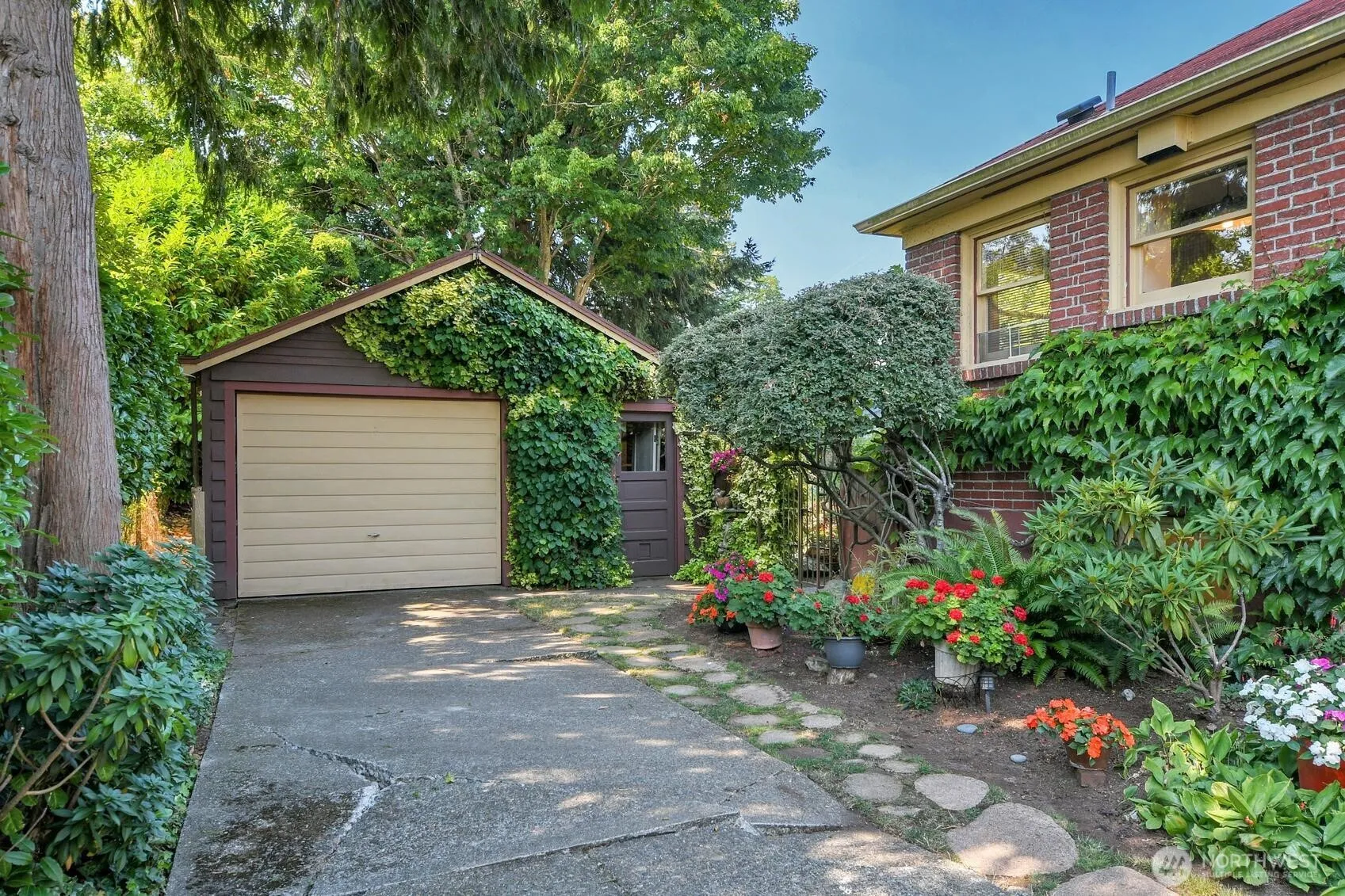Property photo for 9035 11th Avenue Nw, Seattle photo 3