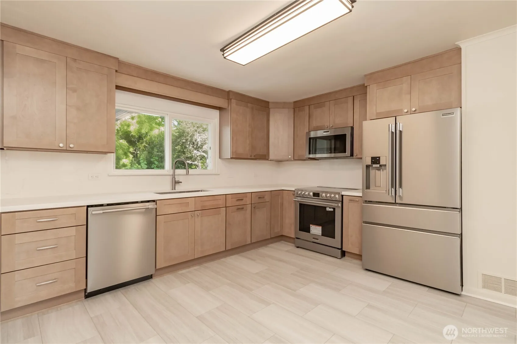 Property photo for 13057 10th Avenue S, Seattle photo 4