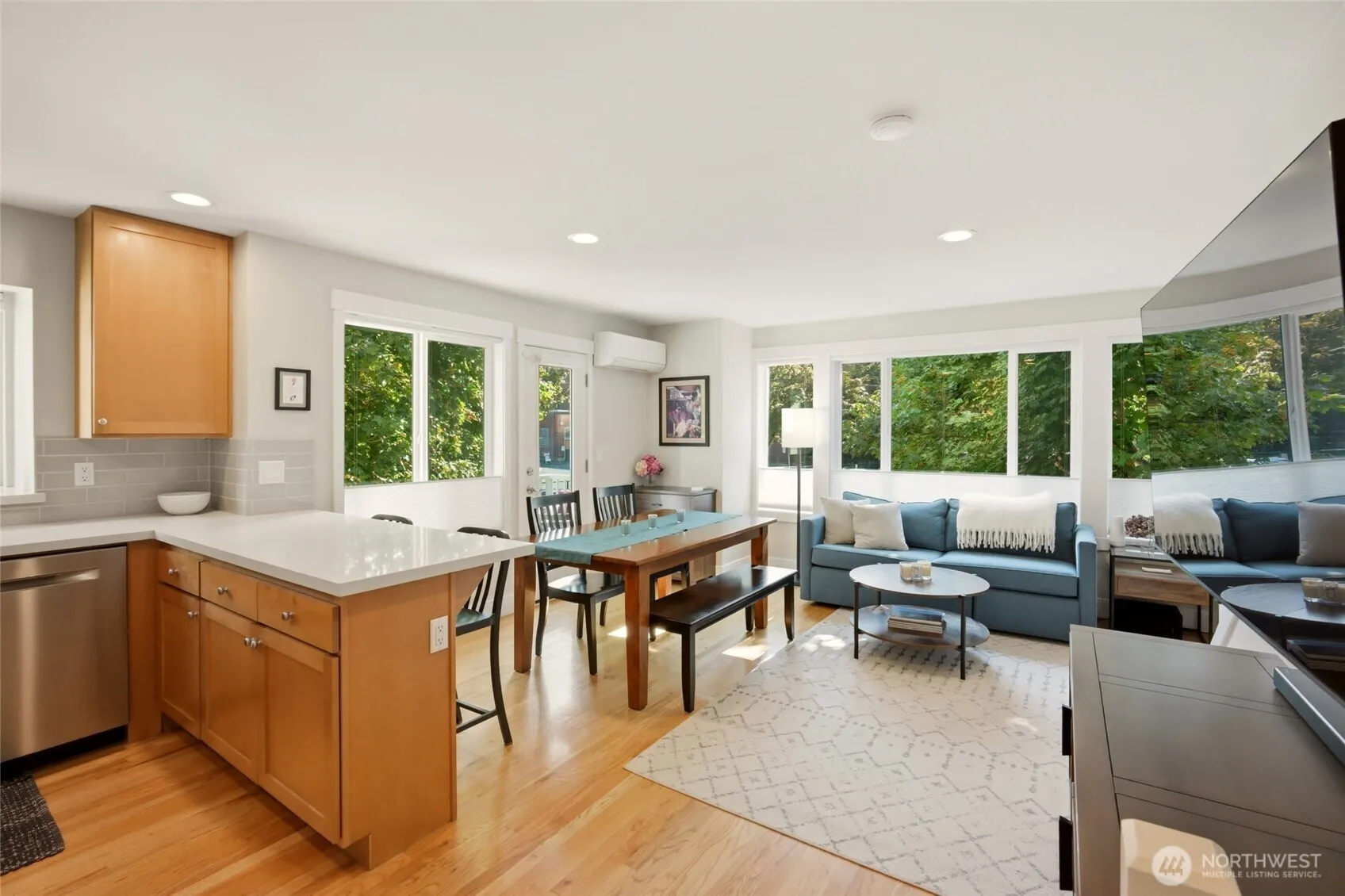 Property photo for 6800 Oswego Place Ne, Seattle photo 5