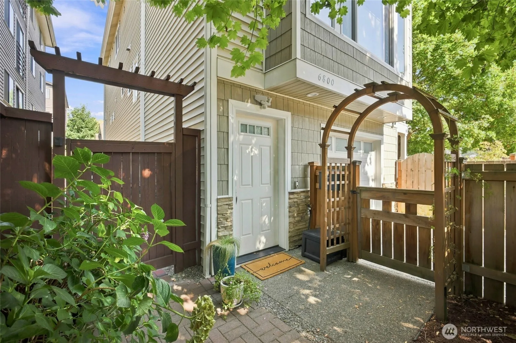 Property photo for 6800 Oswego Place Ne, Seattle photo 3