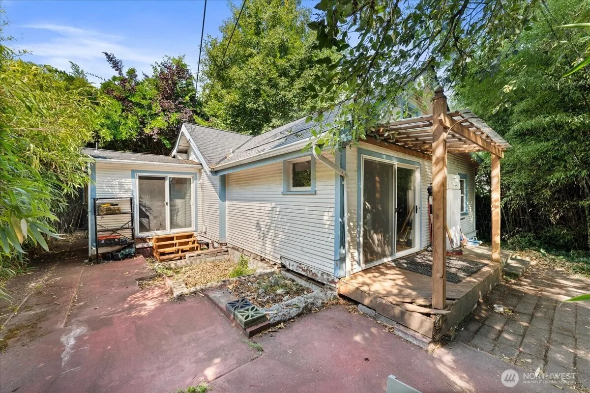 Property photo for 8730 Palatine Avenue N, Seattle photo 4