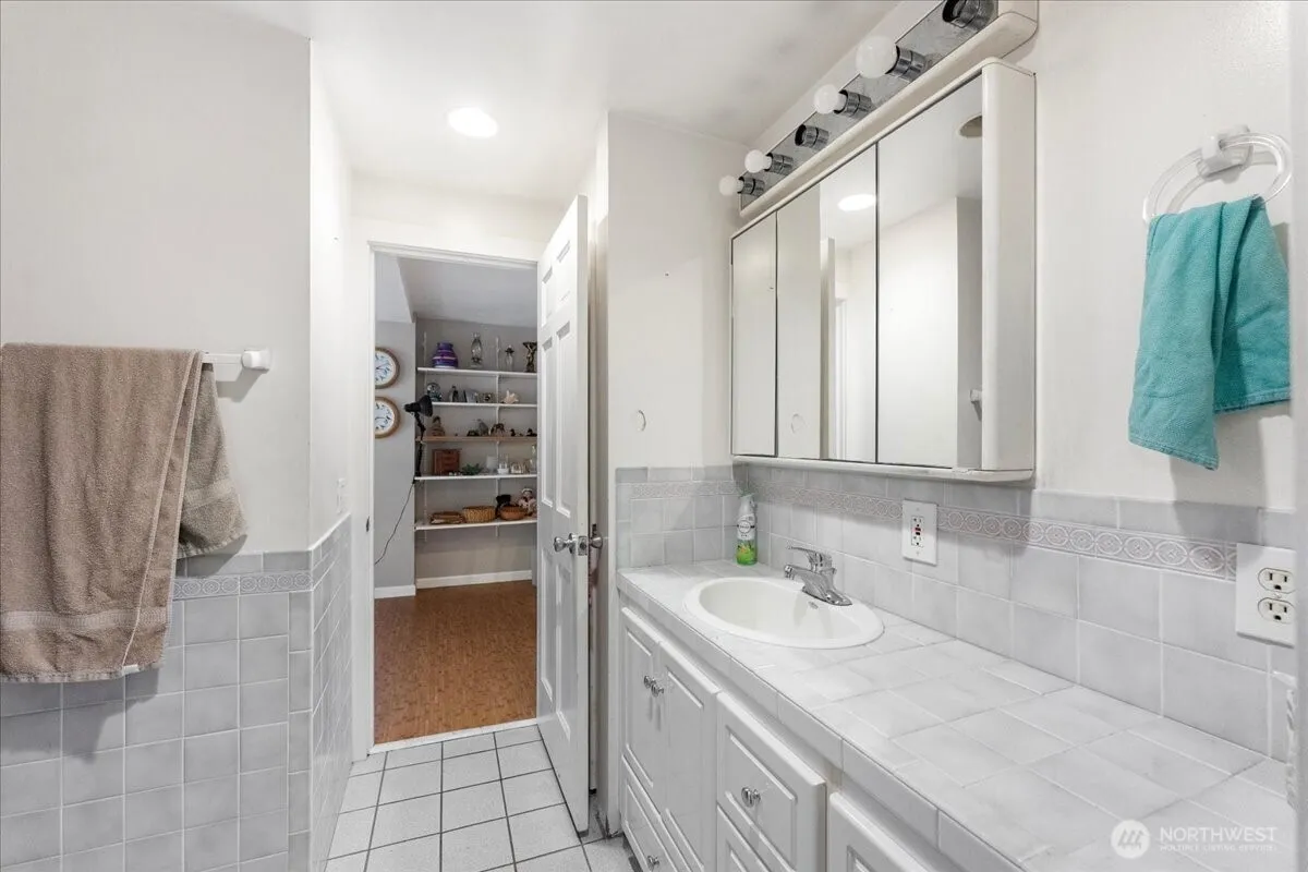Property photo for 8730 Palatine Avenue N, Seattle photo 5