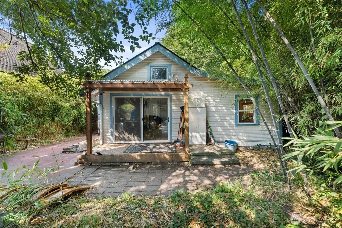 Property photo for 8730 Palatine Avenue N, Seattle