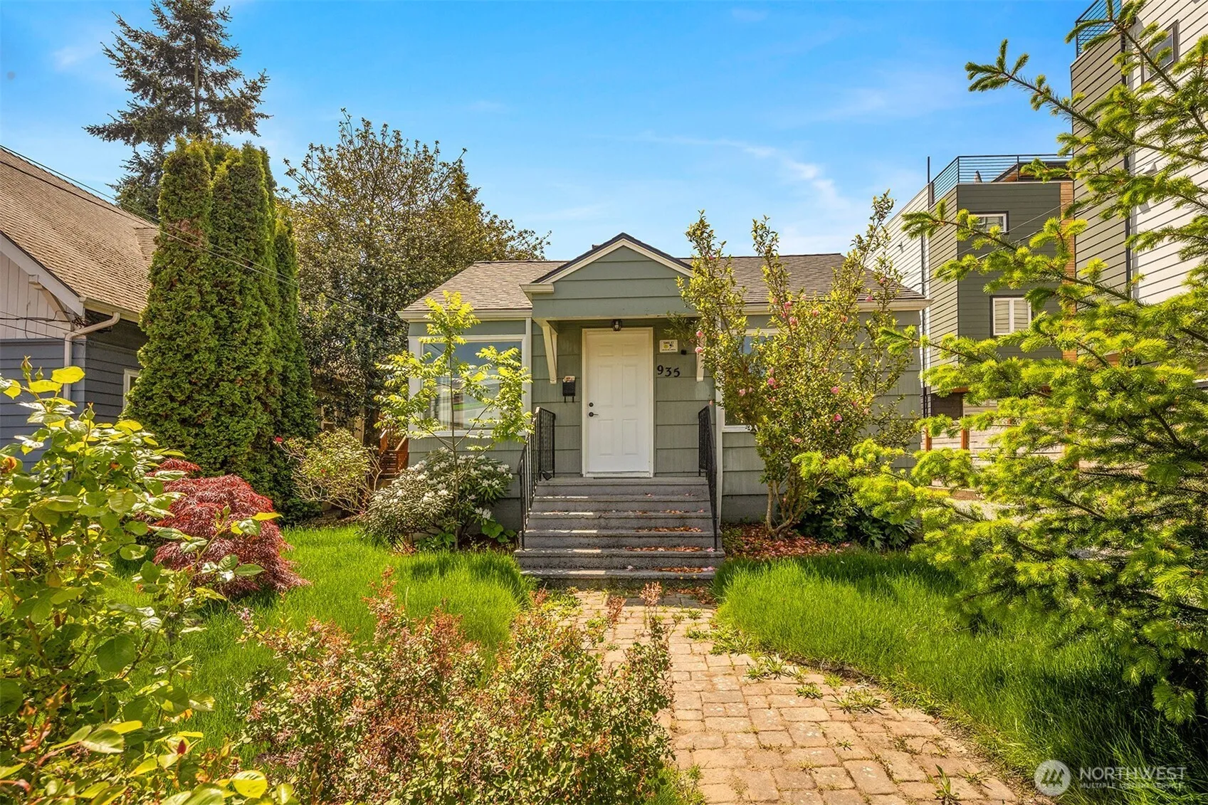 Property photo for 935 N 92nd Street, Seattle photo 3