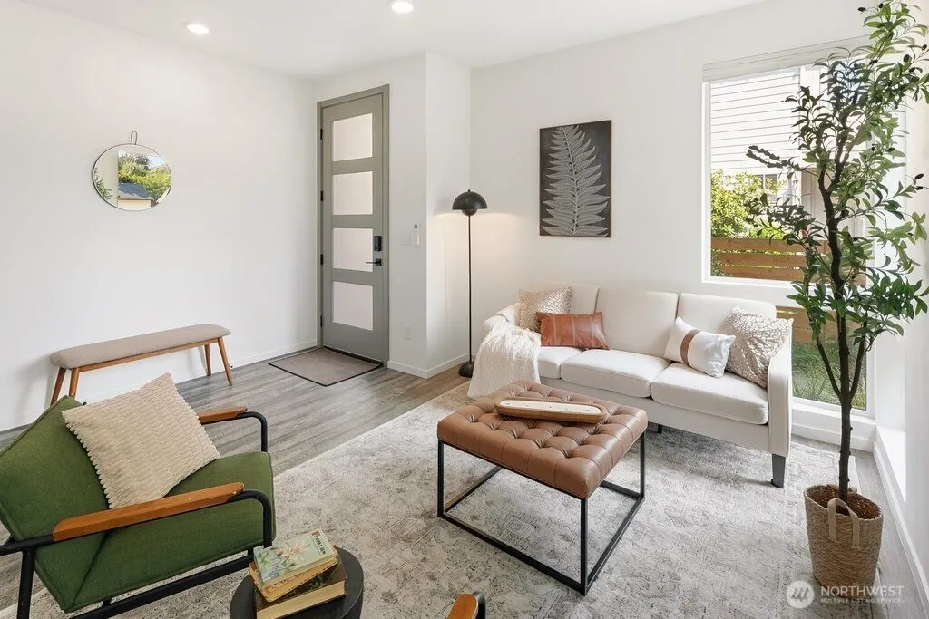 Property photo for 539 S Cloverdale Street #d, Seattle photo 5