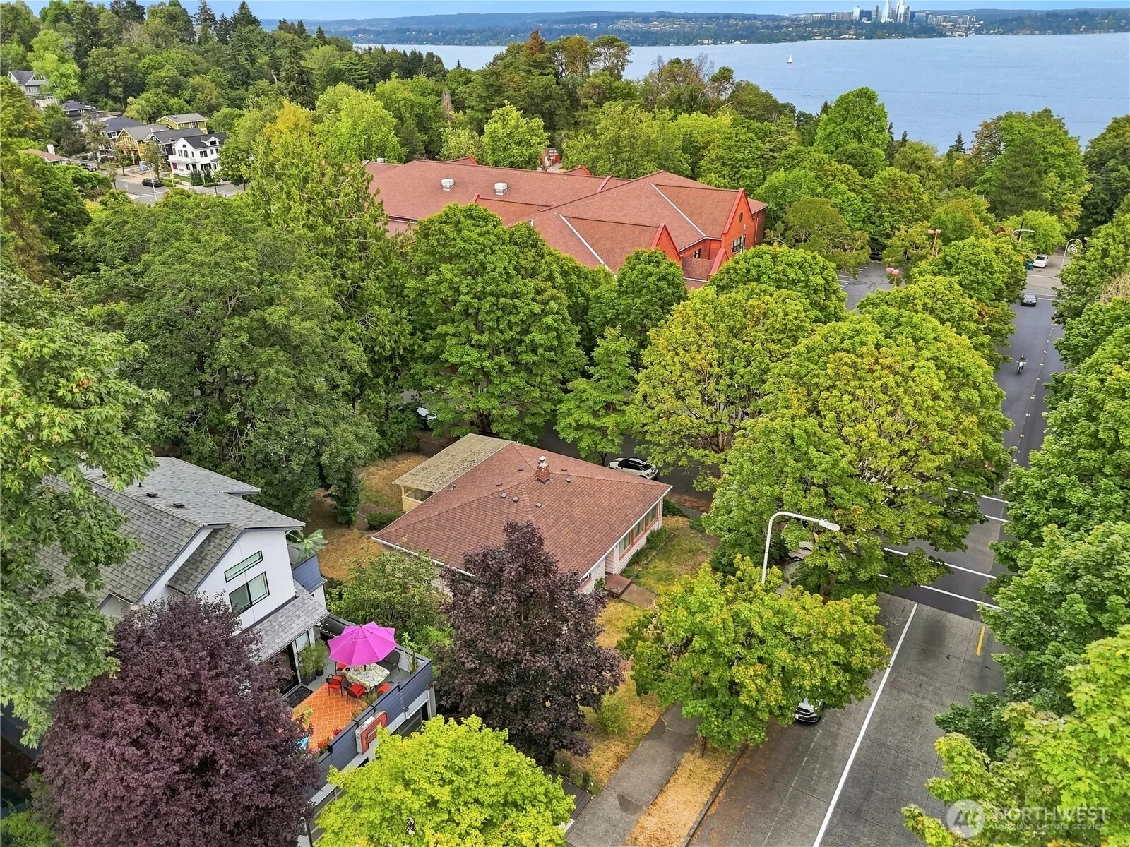 Property photo for 3020 E Yesler Way, Seattle photo 2