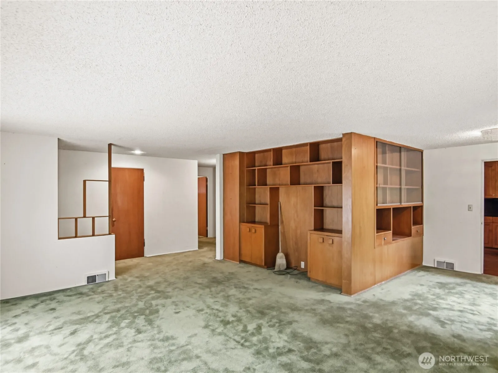Property photo for 3020 E Yesler Way, Seattle photo 5
