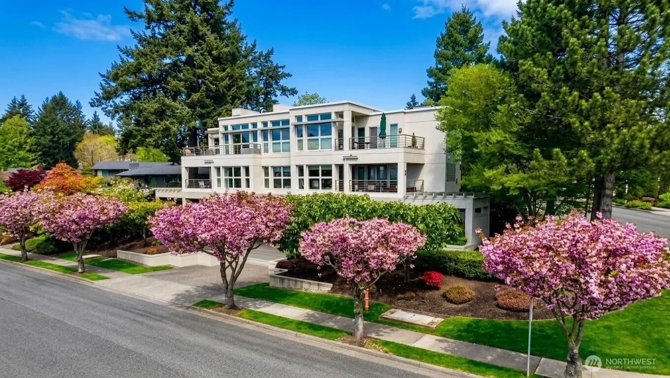Property photo for 101 99th Avenue Ne #101, Bellevue photo 2