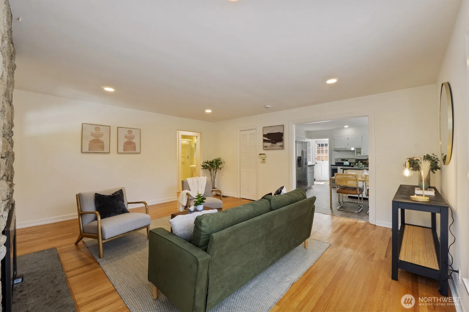 Property photo for 819 Ne 100th Street, Seattle photo 3