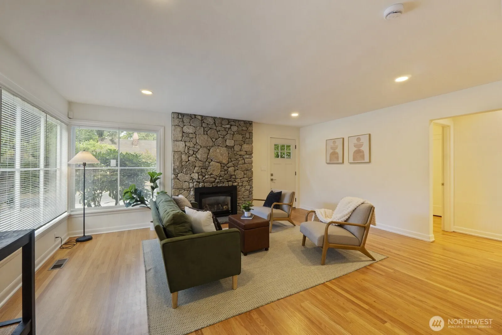 Property photo for 819 Ne 100th Street, Seattle photo 4