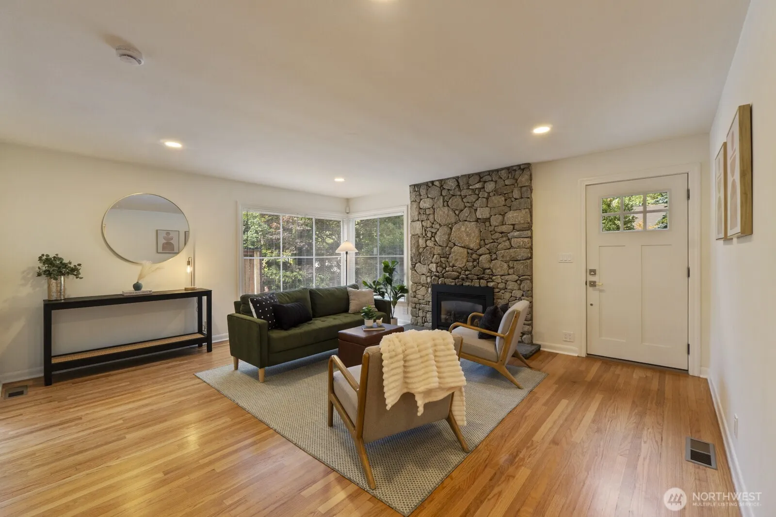 Property photo for 819 Ne 100th Street, Seattle photo 2