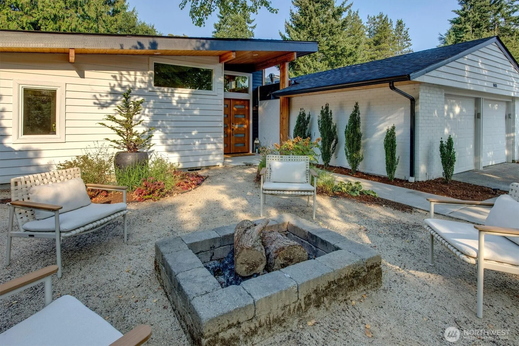 Property photo for 1411 176th Place Ne, Bellevue photo 2